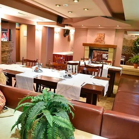 Martin Club فندق